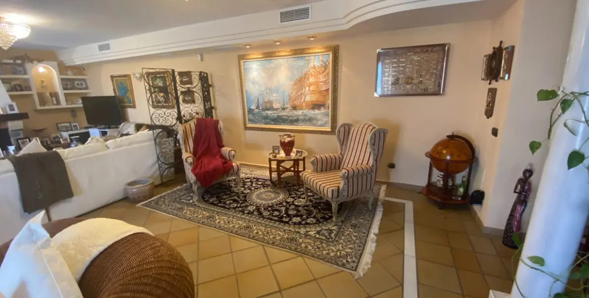 Sale of detached villa in La Cala 24