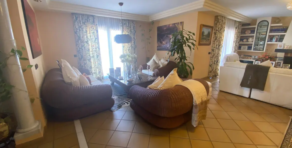 Sale of detached villa in La Cala 25