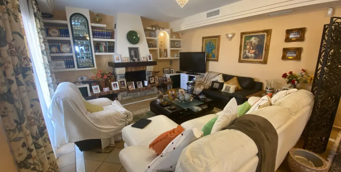 Sale of detached villa in La Cala 27