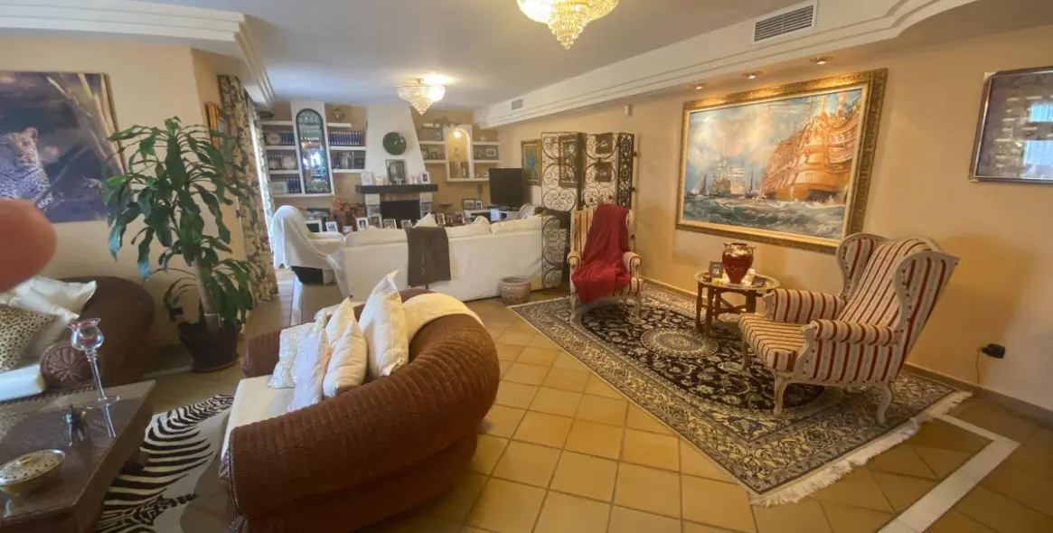 Sale of detached villa in La Cala 29