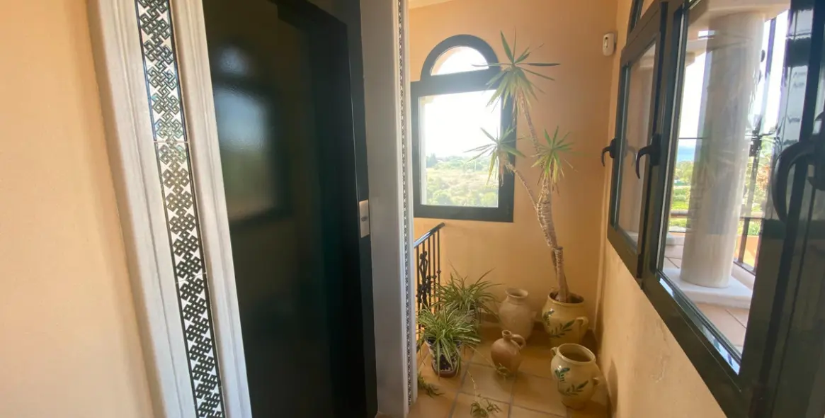 Sale of detached villa in La Cala 36