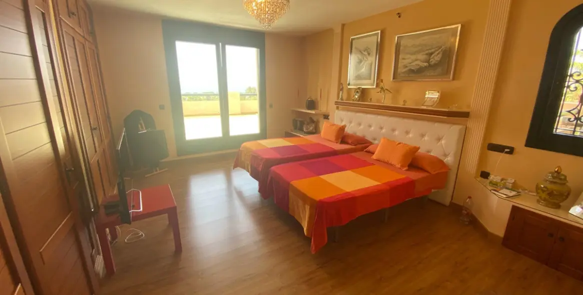 Sale of detached villa in La Cala 38