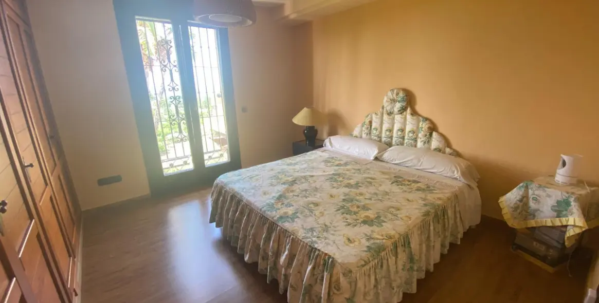 Sale of detached villa in La Cala 40