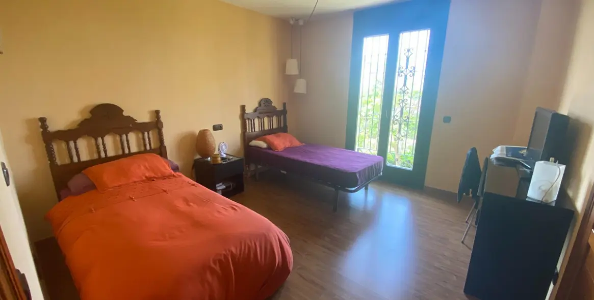 Sale of detached villa in La Cala 41