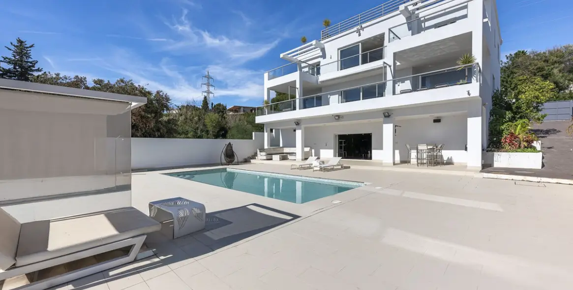 Продажа  отдельно стоящей виллы в El Rosario 2