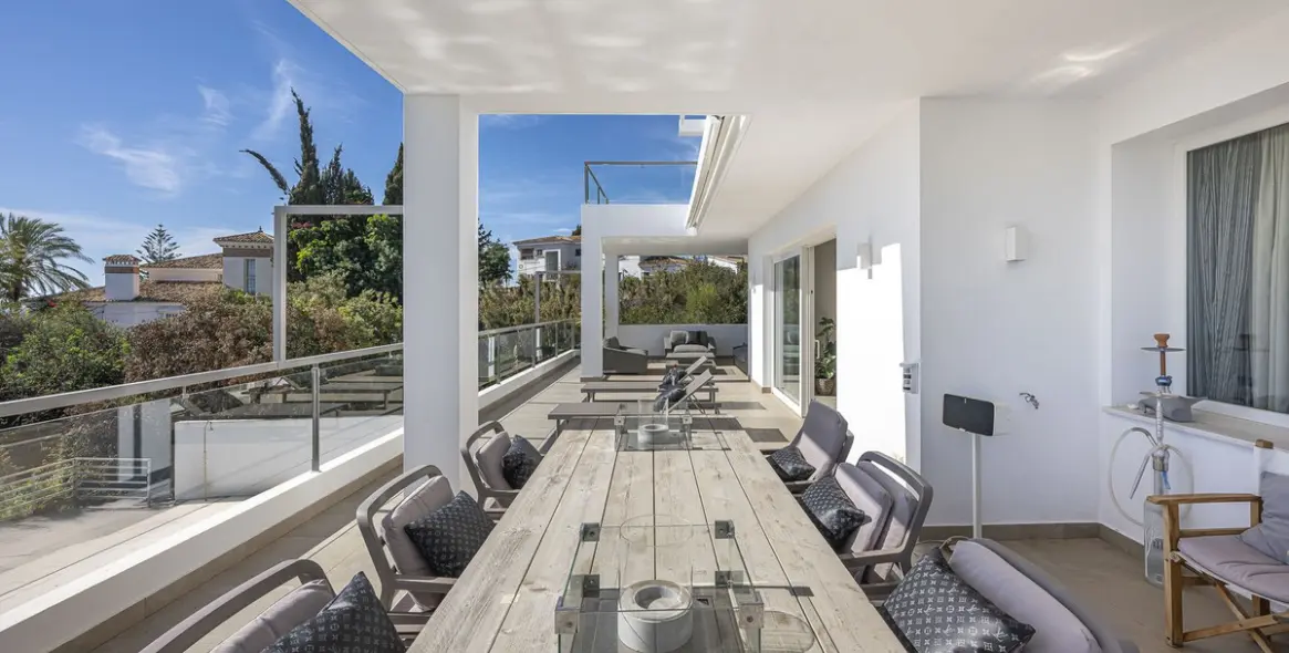 Продажа  отдельно стоящей виллы в El Rosario 17