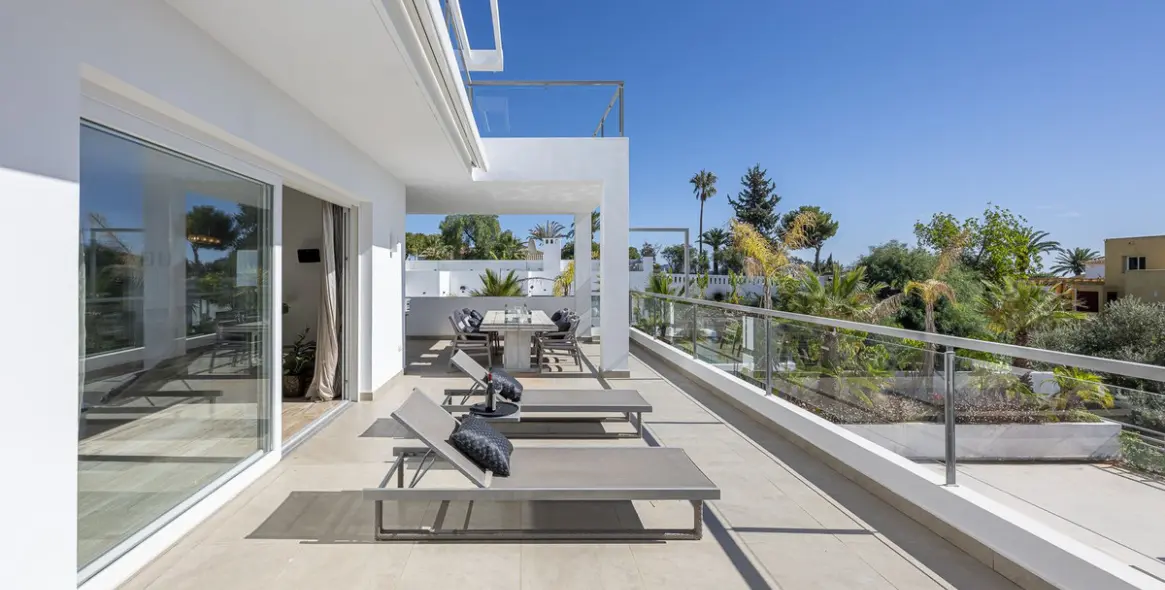 Продажа  отдельно стоящей виллы в El Rosario 18