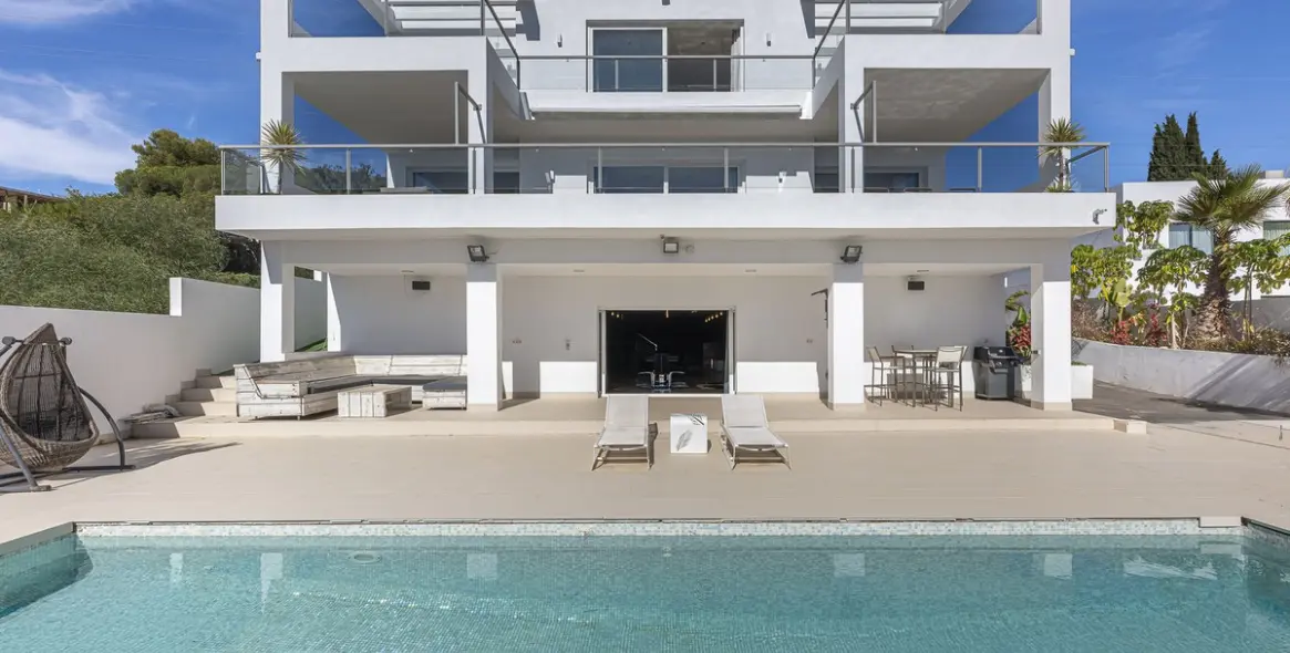 Продажа  отдельно стоящей виллы в El Rosario 52