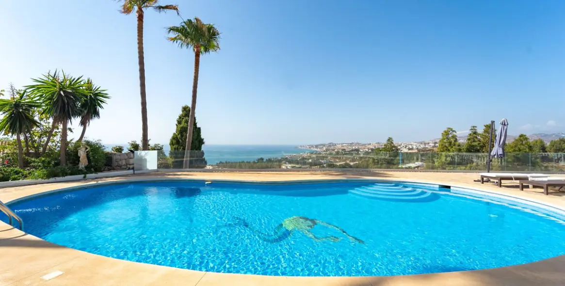 Sale of detached villa in Mijas Costa 1