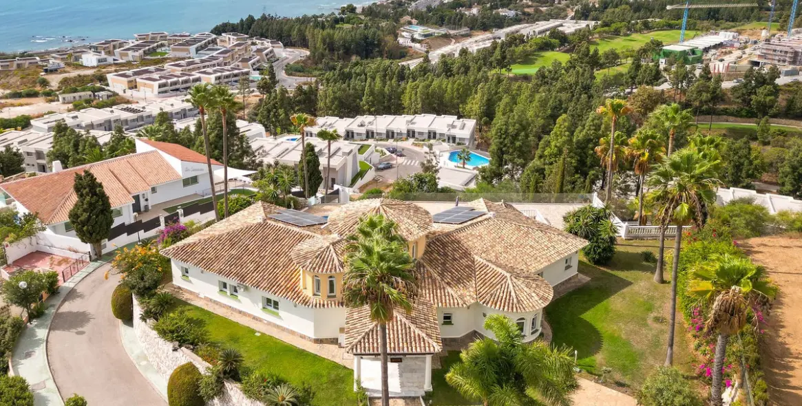 Sale of detached villa in Mijas Costa 2