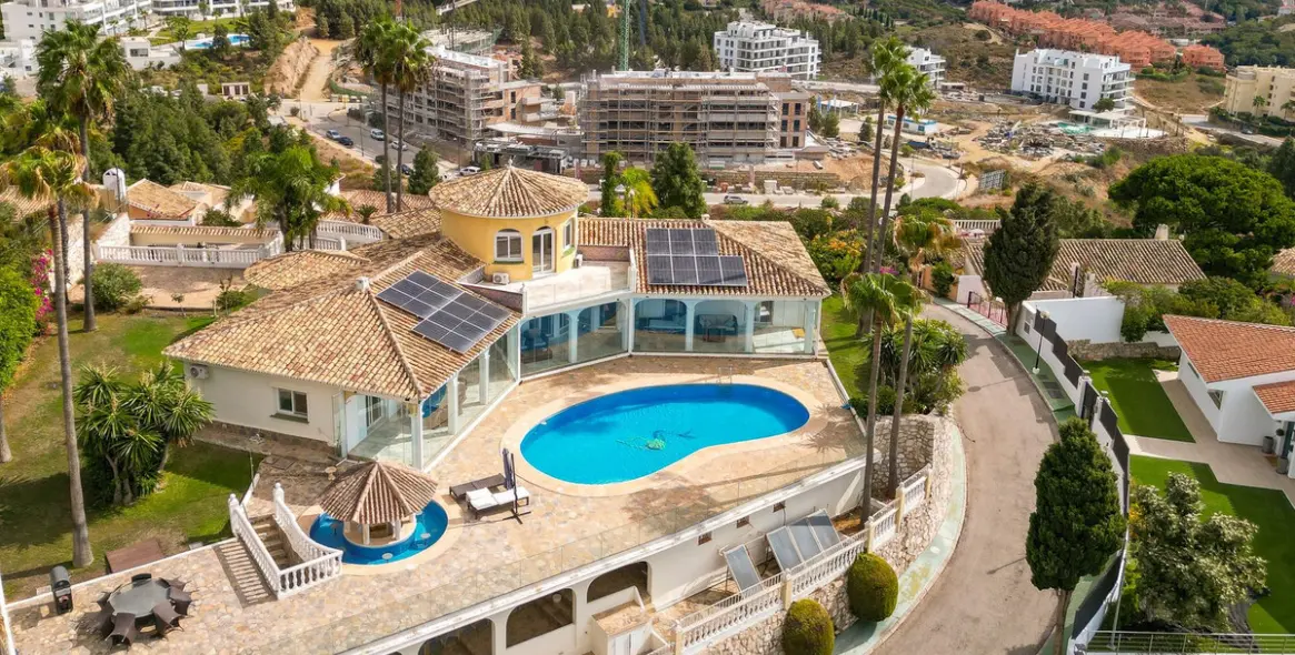 Sale of detached villa in Mijas Costa 3