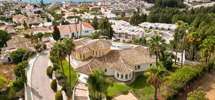 Sale of detached villa in Mijas Costa 3