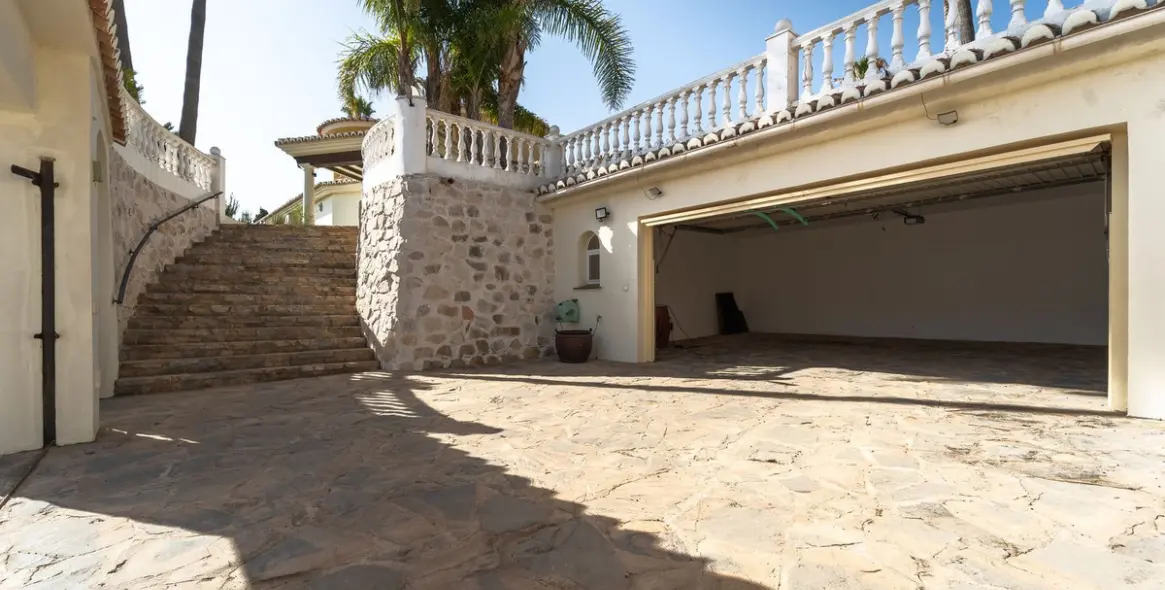 Sale of detached villa in Mijas Costa 9