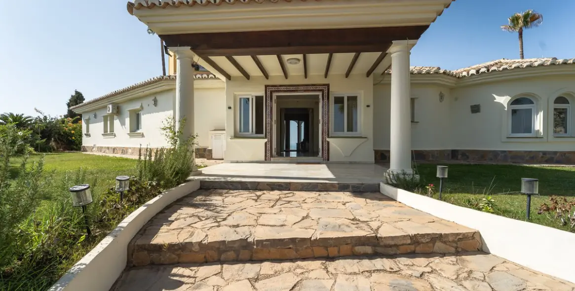 Sale of detached villa in Mijas Costa 11