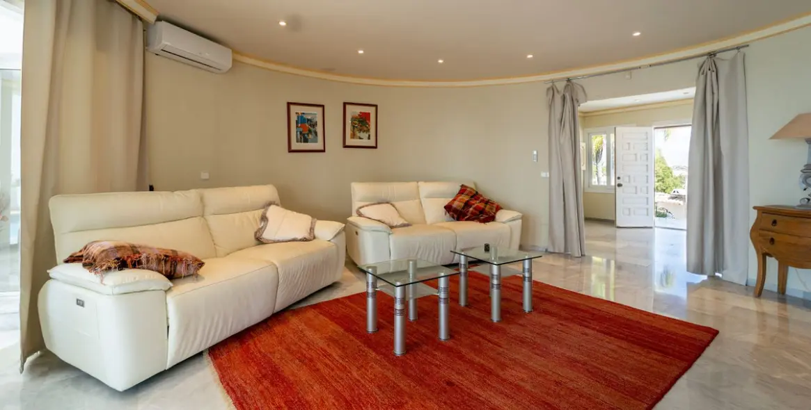 Sale of detached villa in Mijas Costa 15