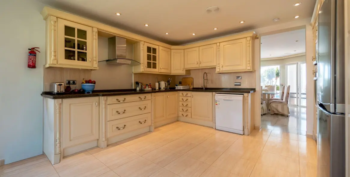 Sale of detached villa in Mijas Costa 33