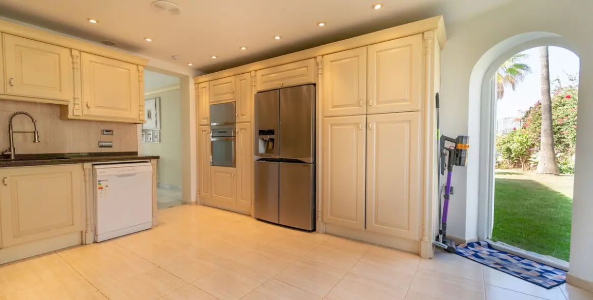 Sale of detached villa in Mijas Costa 34