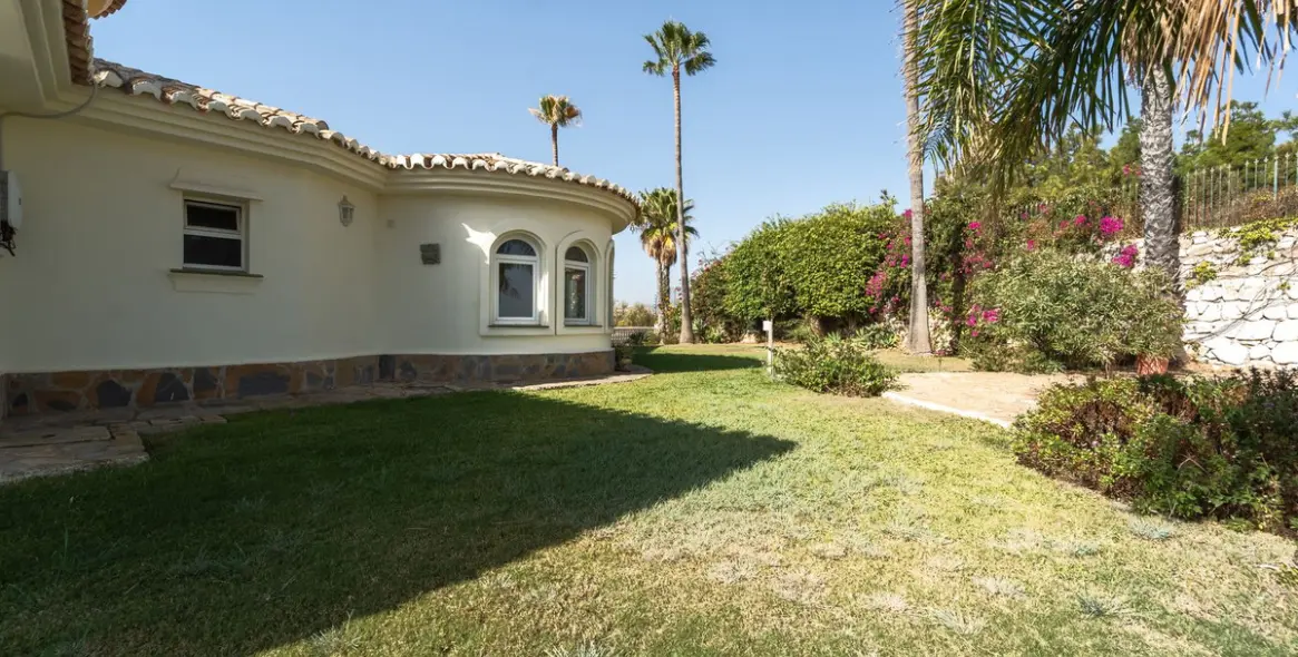 Sale of detached villa in Mijas Costa 35