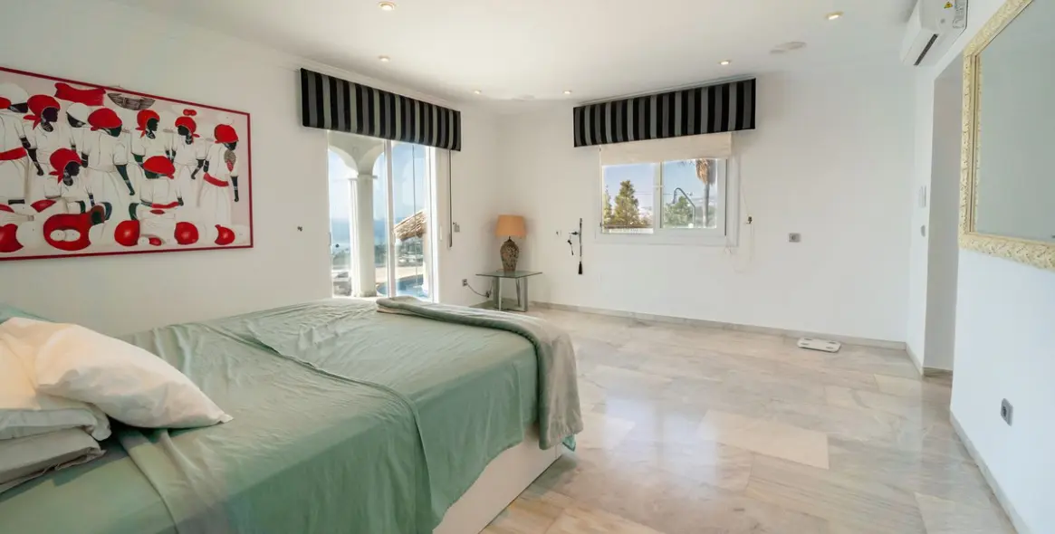 Sale of detached villa in Mijas Costa 41
