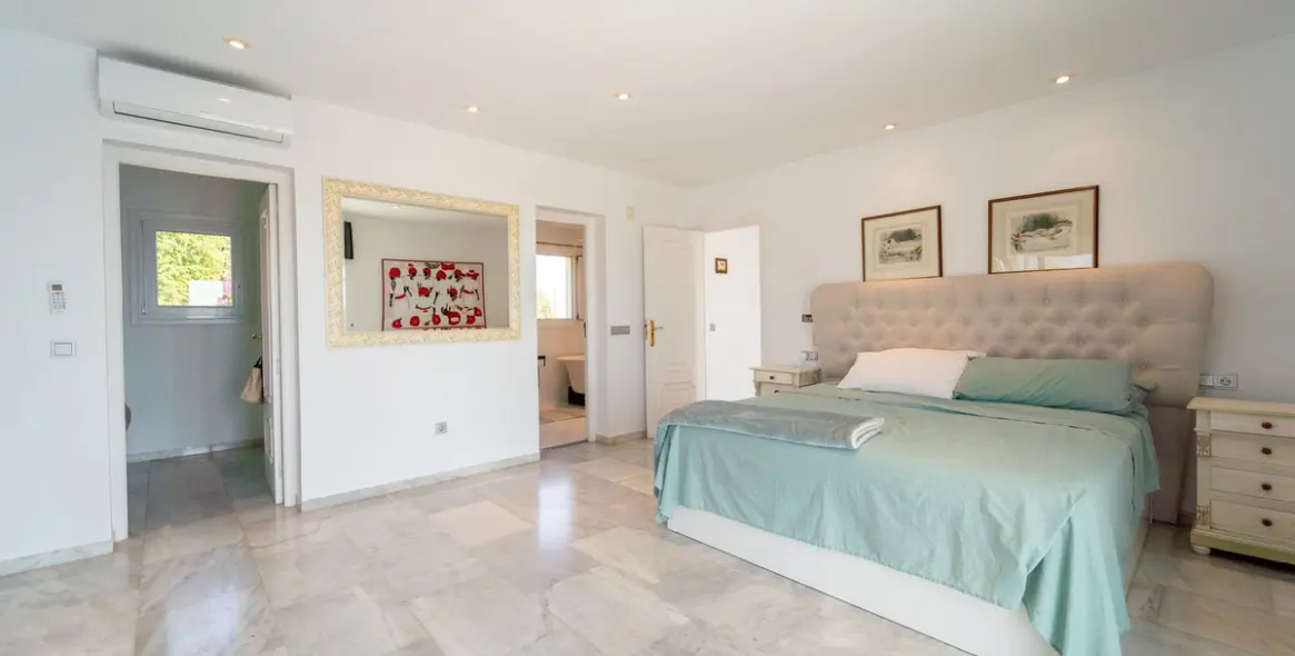 Sale of detached villa in Mijas Costa 44