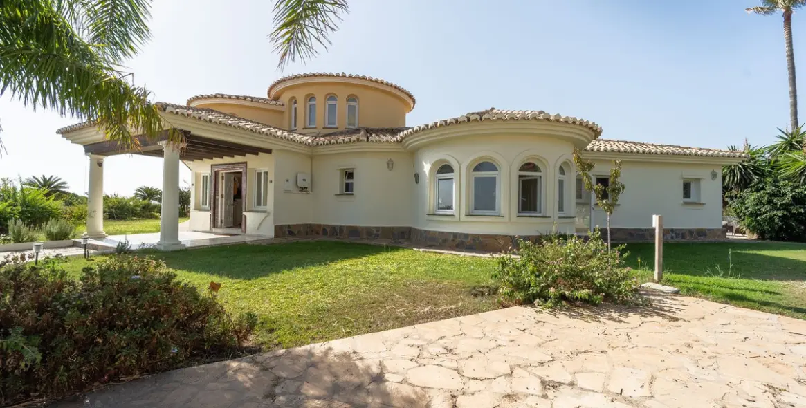 Sale of detached villa in Mijas Costa 80