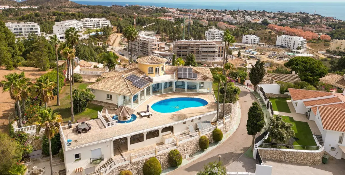 Sale of detached villa in Mijas Costa 81