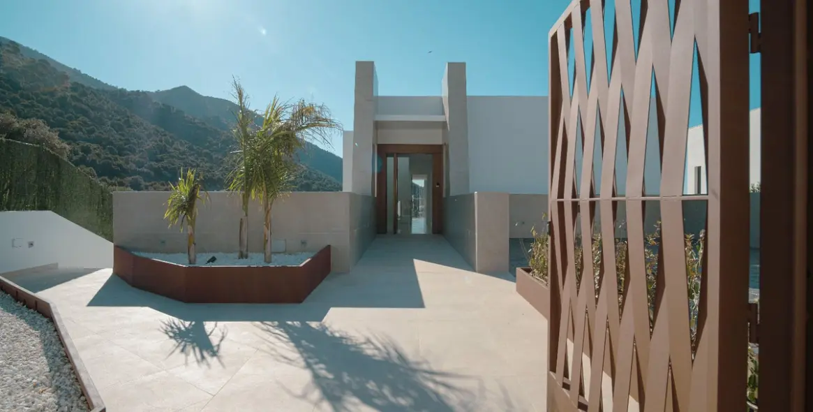 Sale of detached villa in Mijas 2