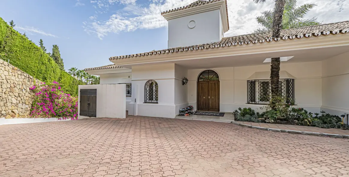 Venta de villa independiente en El Paraiso 2