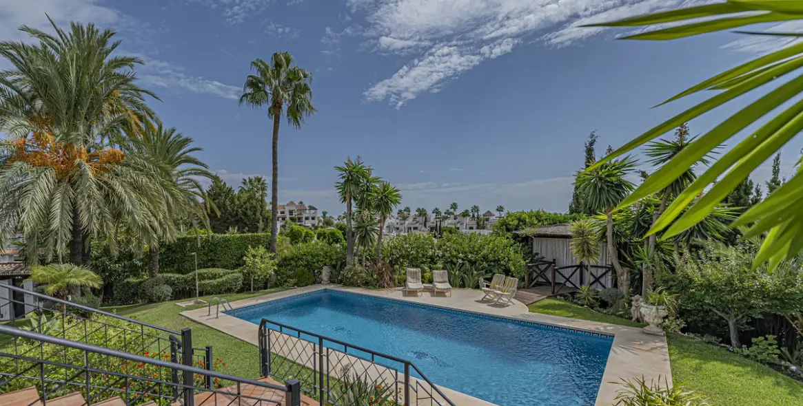 Venta de villa independiente en El Paraiso 4