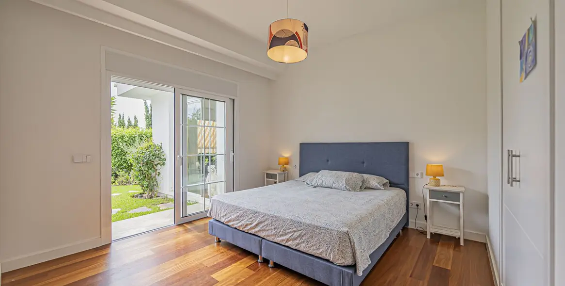 Venta de villa independiente en El Paraiso 14