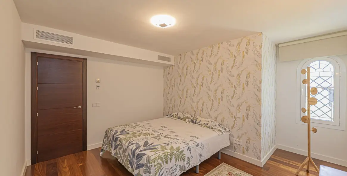 Sale of detached villa in El Paraiso 23