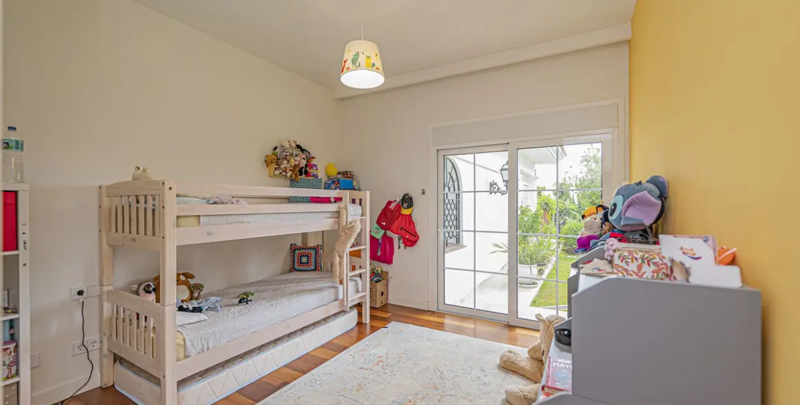 Sale of detached villa in El Paraiso 27