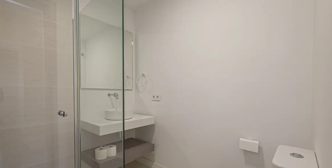 Sale of detached villa in El Paraiso 44