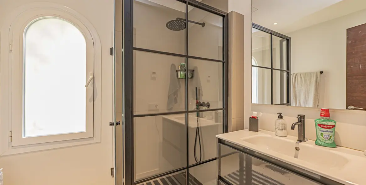 Sale of detached villa in El Paraiso 50