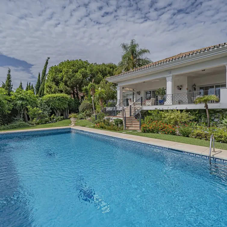 Sale of detached villa in El Paraiso