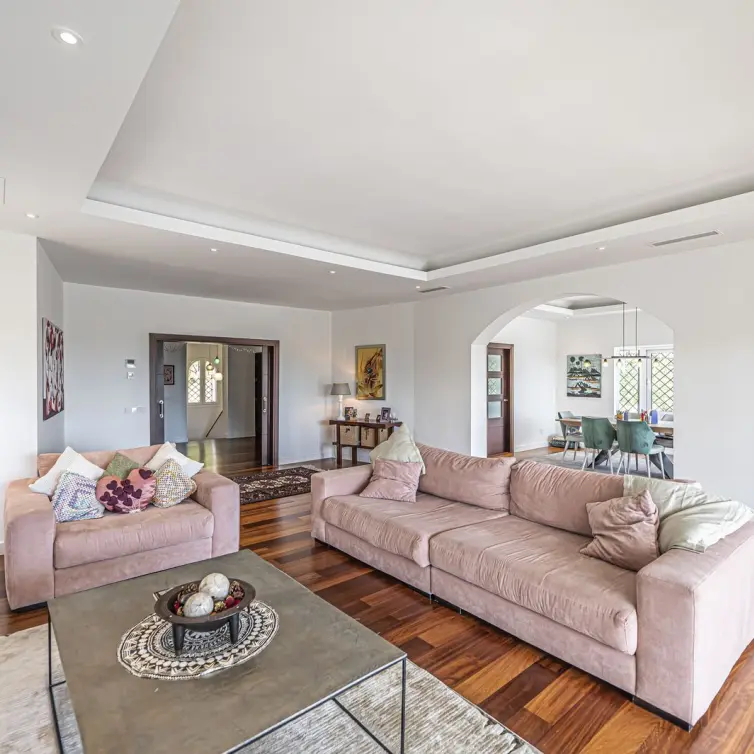Sale of detached villa in El Paraiso