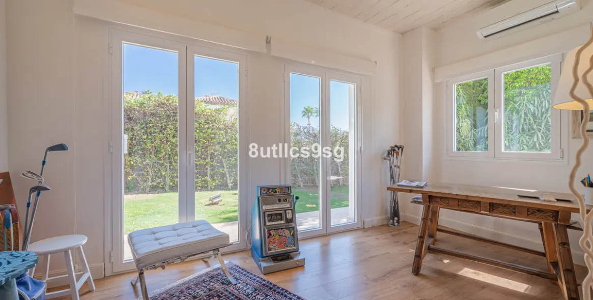 Продажа  отдельно стоящей виллы в Nueva Andalucía 11