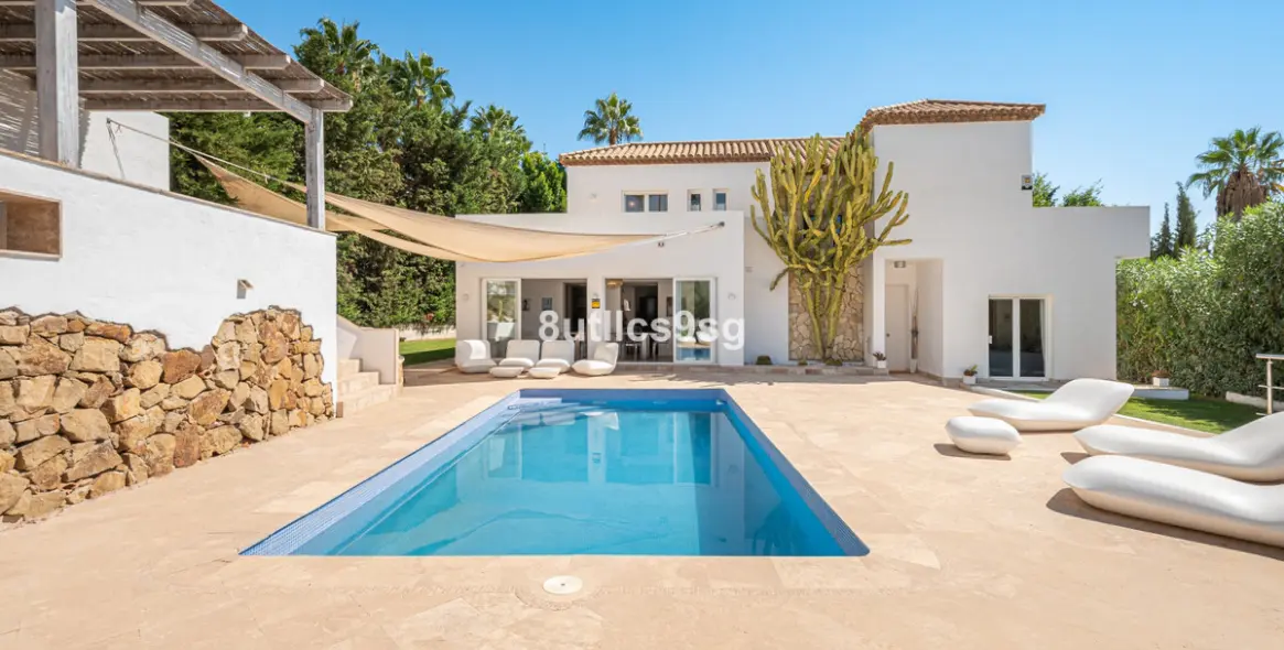 Venta de villa independiente en Nueva Andalucía 1