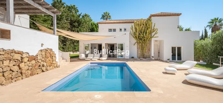 Venta de villa independiente en Nueva Andalucía 0