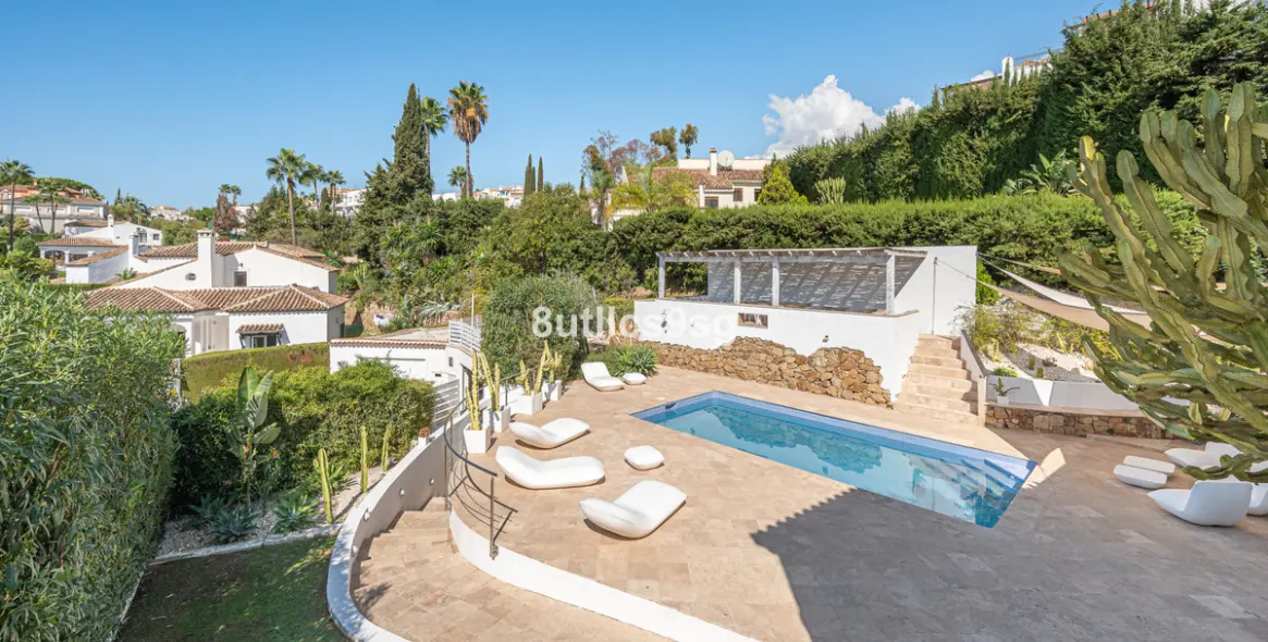 Venta de villa independiente en Nueva Andalucía 3