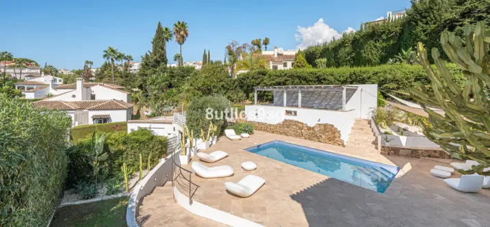 Venta de villa independiente en Nueva Andalucía 2