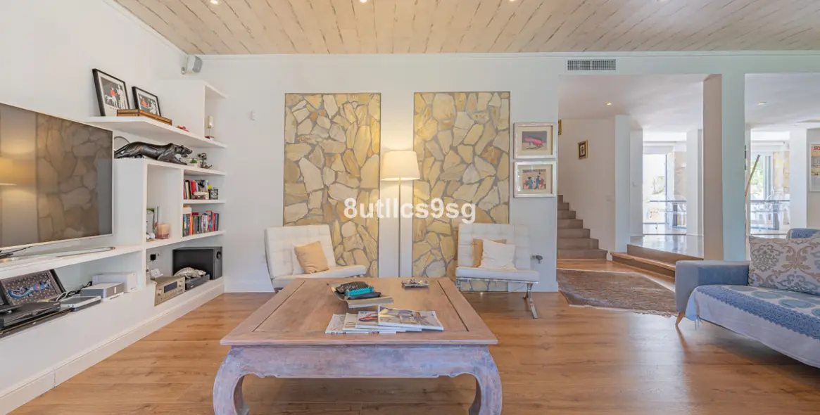 Venta de villa independiente en Nueva Andalucía 6