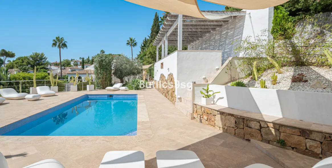 Venta de villa independiente en Nueva Andalucía 14