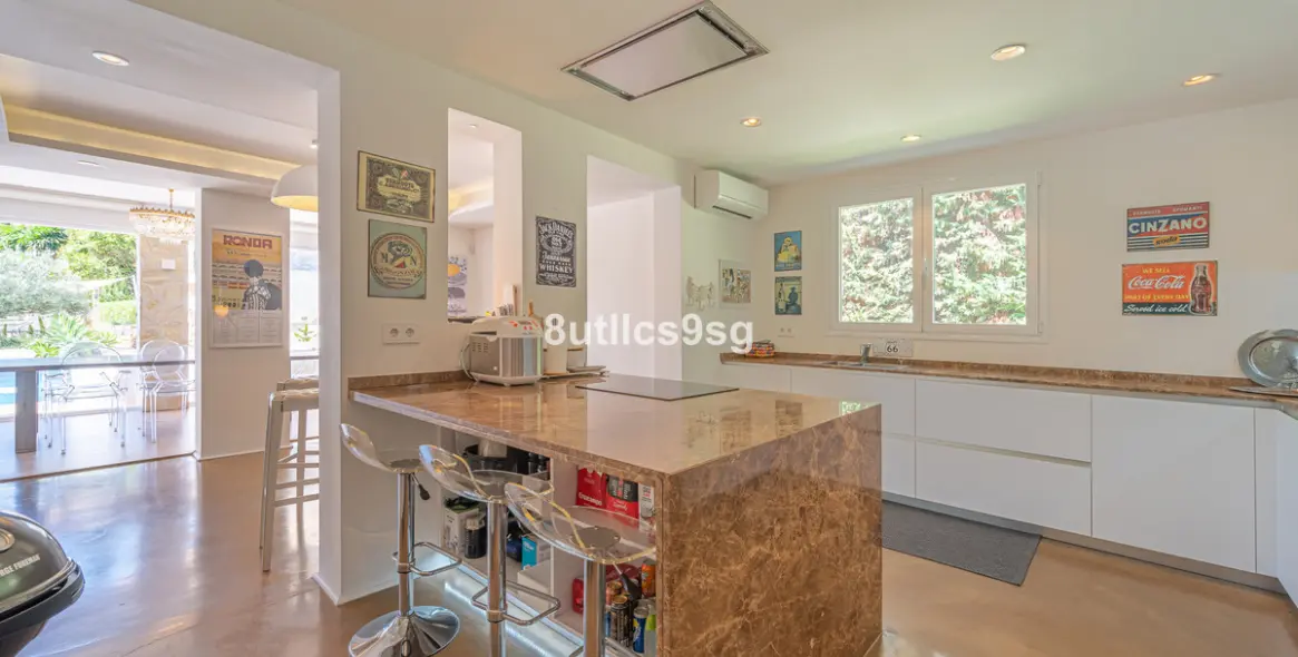 Venta de villa independiente en Nueva Andalucía 19