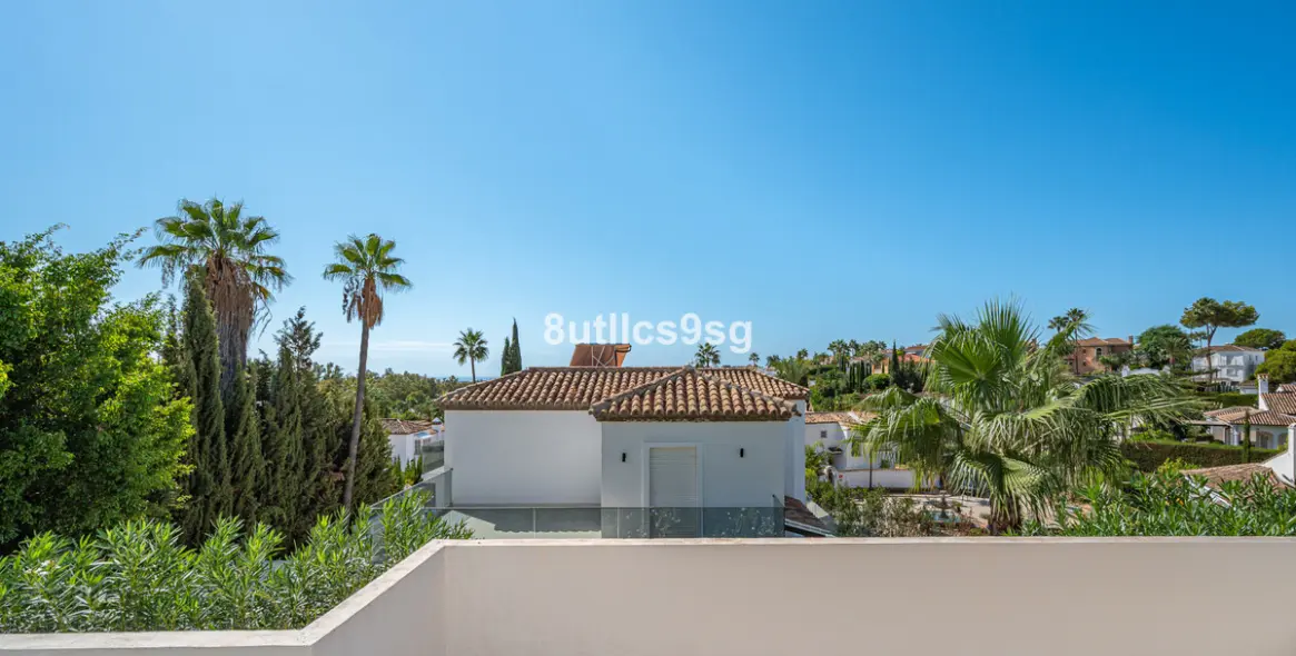 Sale of detached villa in Nueva Andalucía 26