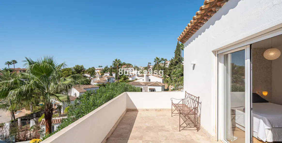 Sale of detached villa in Nueva Andalucía 27
