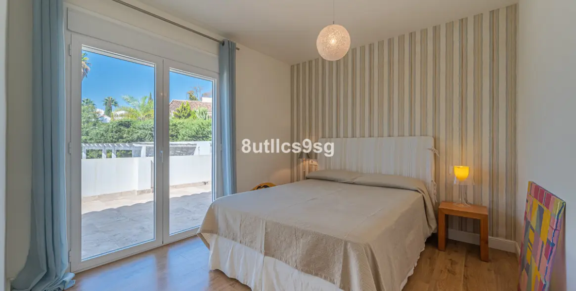 Sale of detached villa in Nueva Andalucía 36