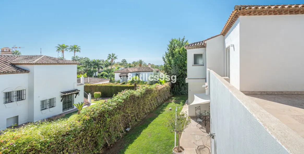 Sale of detached villa in Nueva Andalucía 42