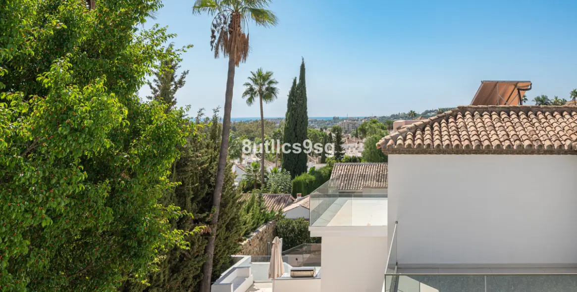 Sale of detached villa in Nueva Andalucía 43