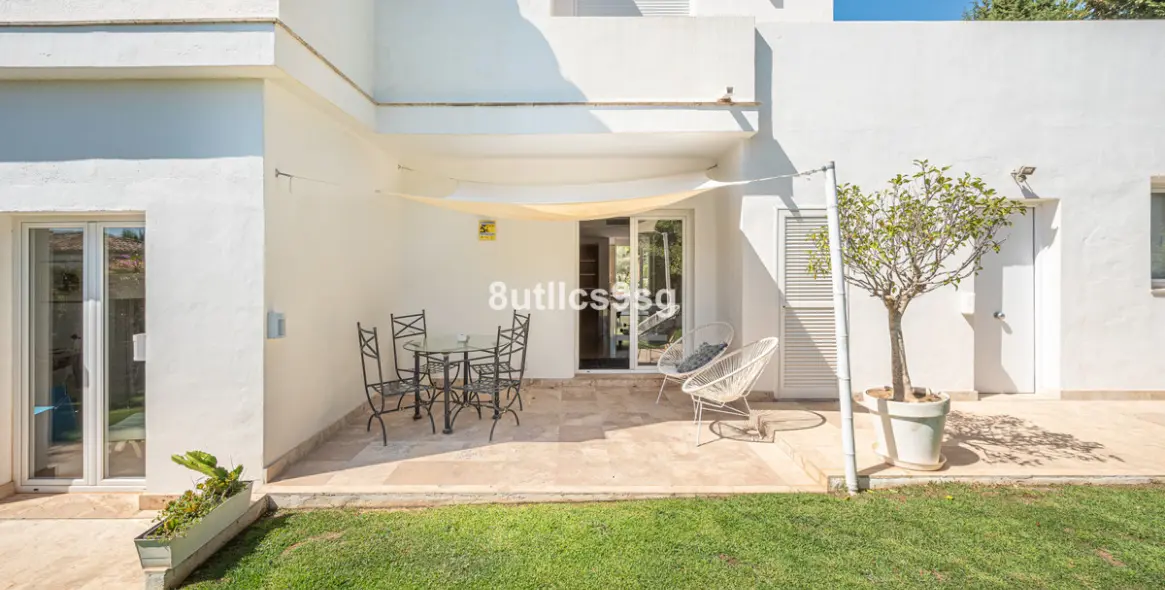 Sale of detached villa in Nueva Andalucía 44